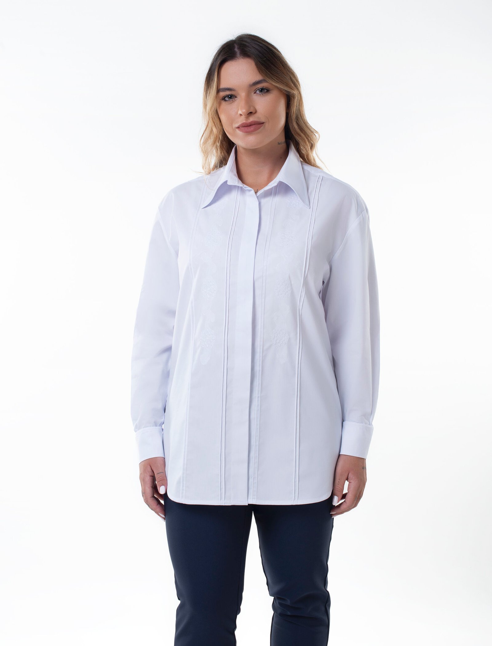 MAXI CAMISA SANTINA SANTINA COM NERVURAS E BORDADO CACHIMIR