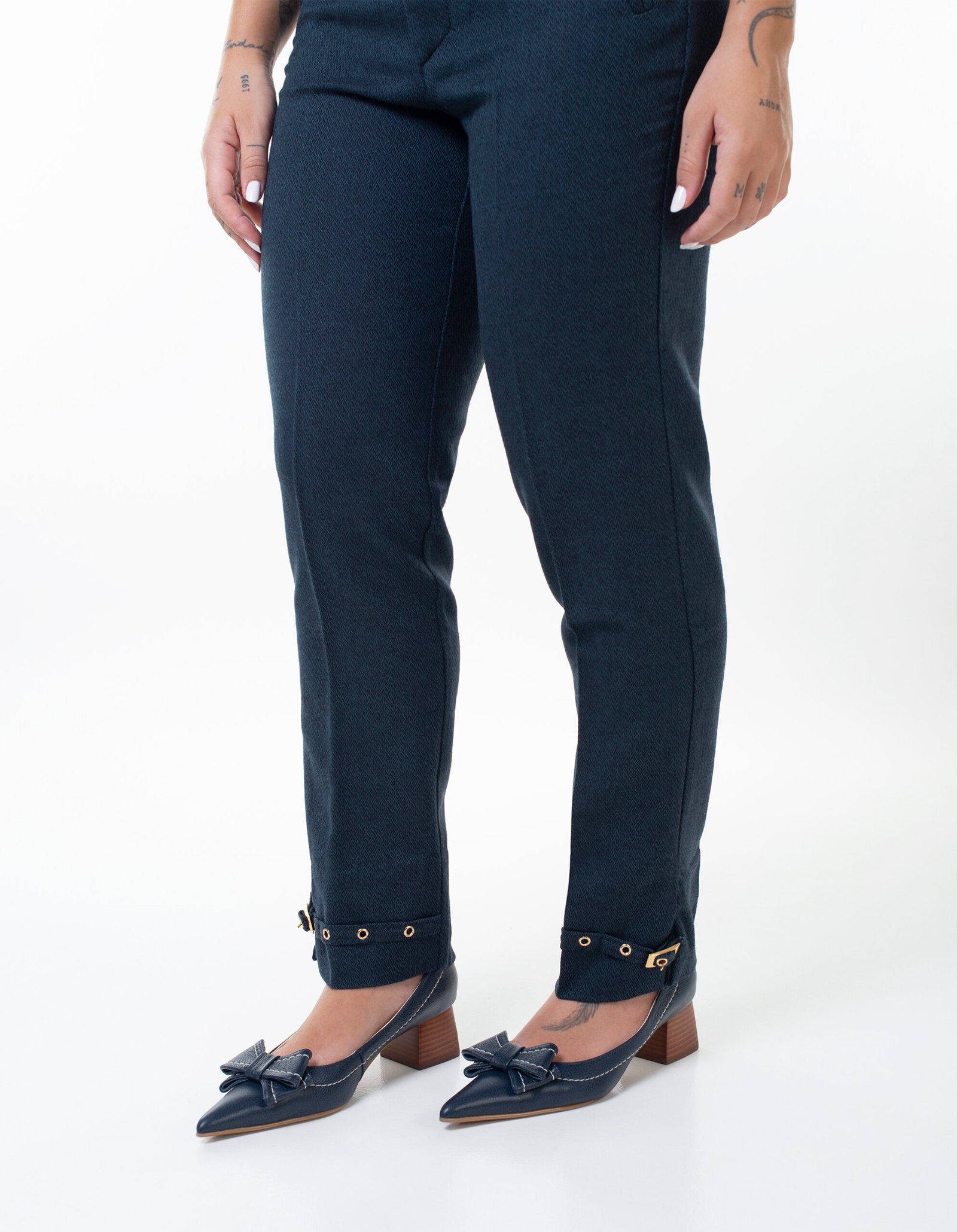 CALÇA CIGARRETE CORTE ALFAIATARIA COM FIVELAS LÃ – CA010