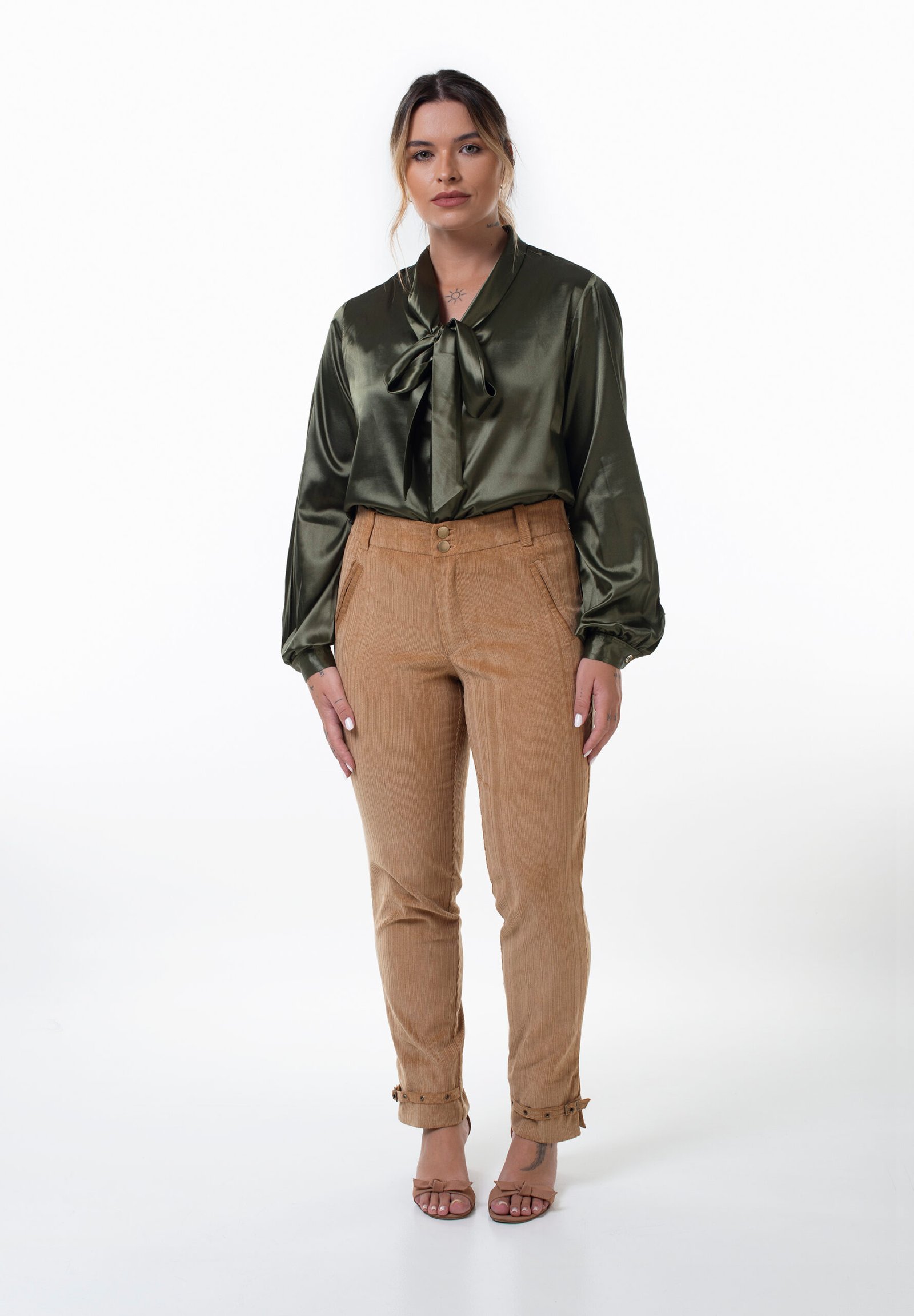 CALÇA CIGARRETE EM VELUDO COM ELASTANO- CA003 CALÇA CIGARRETE EM VELUDO COM ELASTANO- CA003