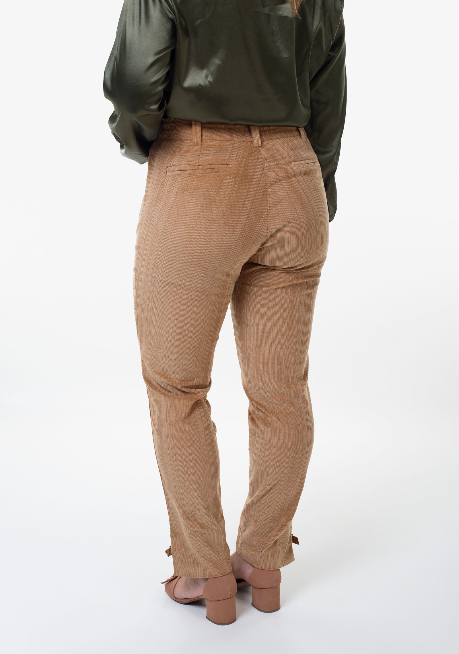 CALÇA CIGARRETE EM VELUDO COM ELASTANO- CA003 CALÇA CIGARRETE EM VELUDO COM ELASTANO- CA003