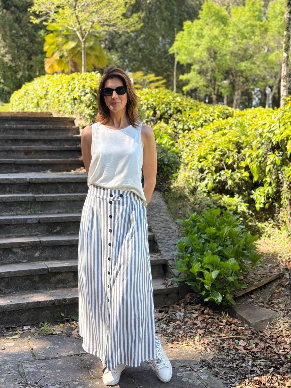 BLUSA REGATA CELINE CORTE RETO BARRA LARGA PENSE NO BUSTO VISCOSE PLANA